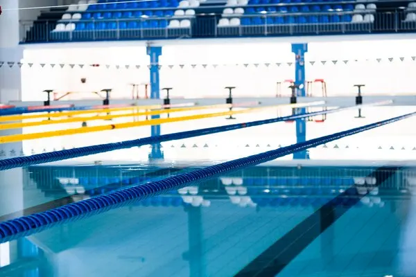 Piscinas municipales en Chile: temporada, cursos y acceso